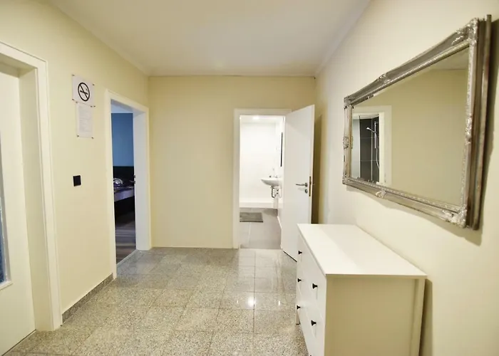 Apartment Dorya Am Ring Cologne